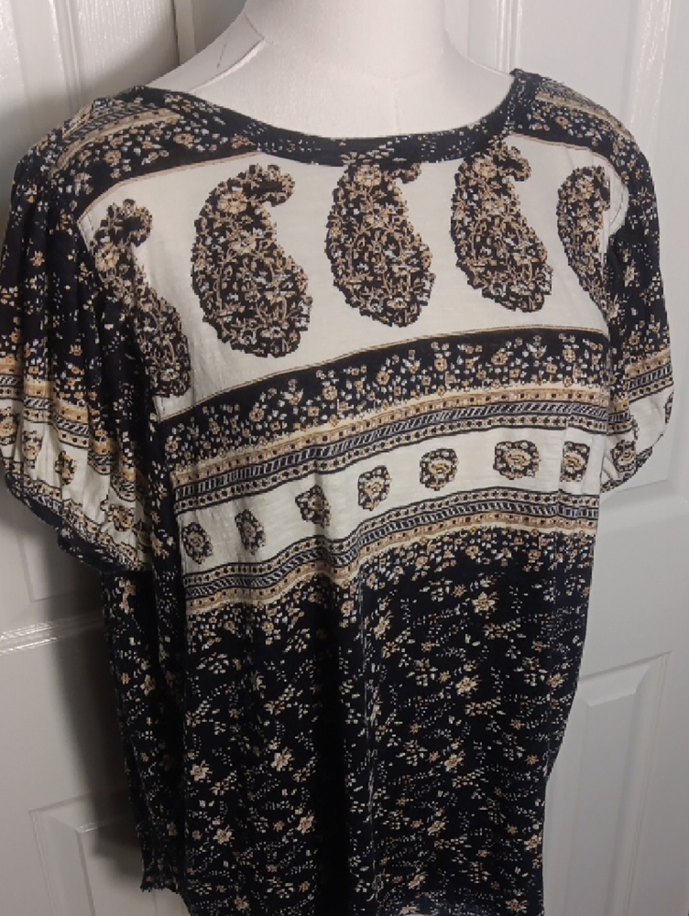 Free People Navy Paisley Border Print Short Sleeve Blouse - Picture 5 of 13